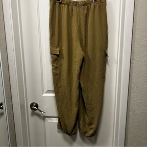 Rachel Zoe women’s size large tan colored cargo utility pants/ joggers